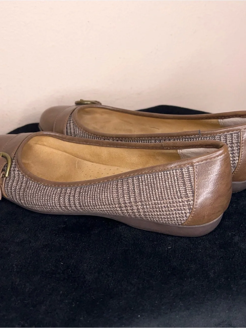 Size 7 Womens Croft And Barrow Ortholite Flats Tweed Tan Brown Buckle Academia